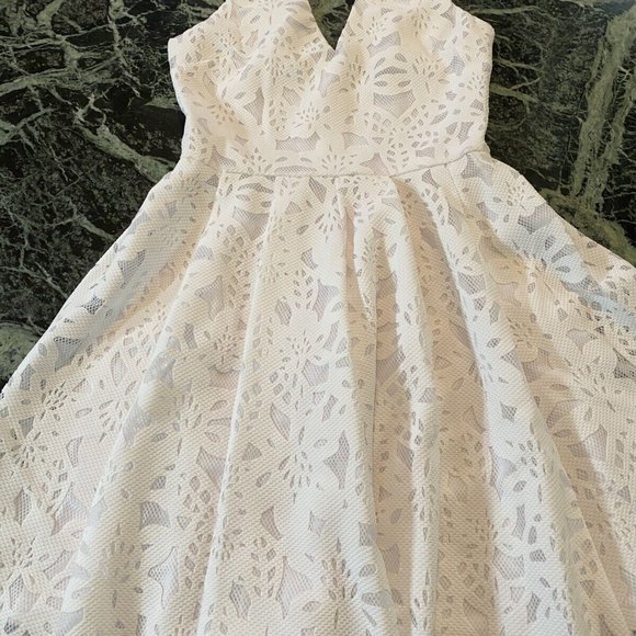 NWT Women's AQUA  MINI LASER CUT PARTY DRESS size S white $98 V-neck fully lined - Picture 3 of 12
